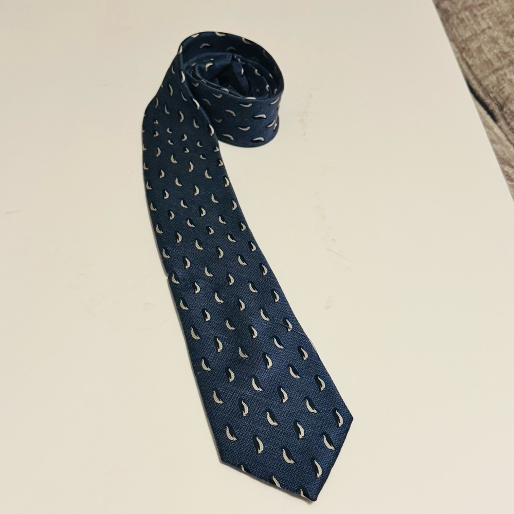 Van Heusen Navy Tie with Silver‎ Accents